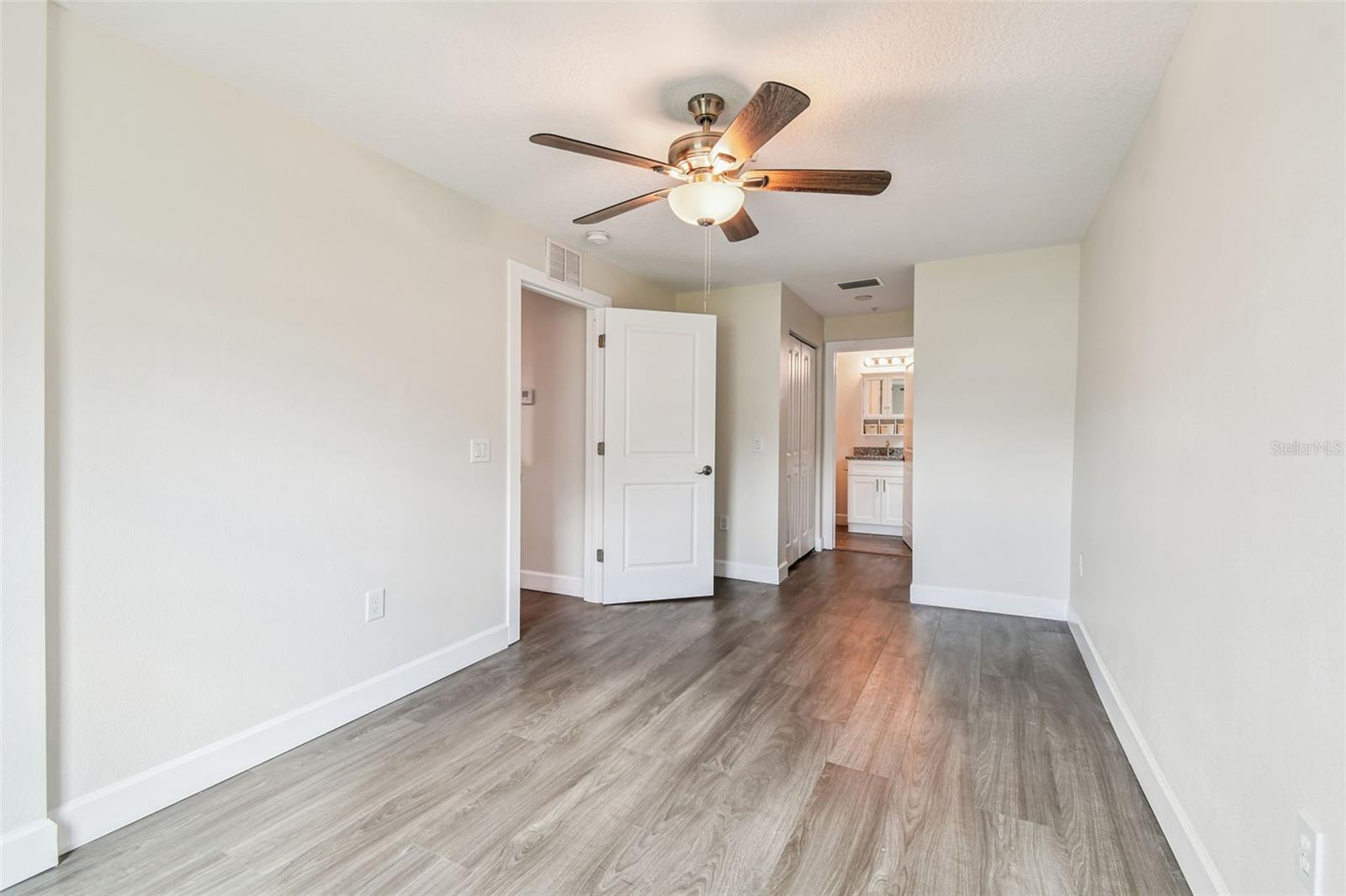650 E Tarpon Ave #c2 Property Photo 23