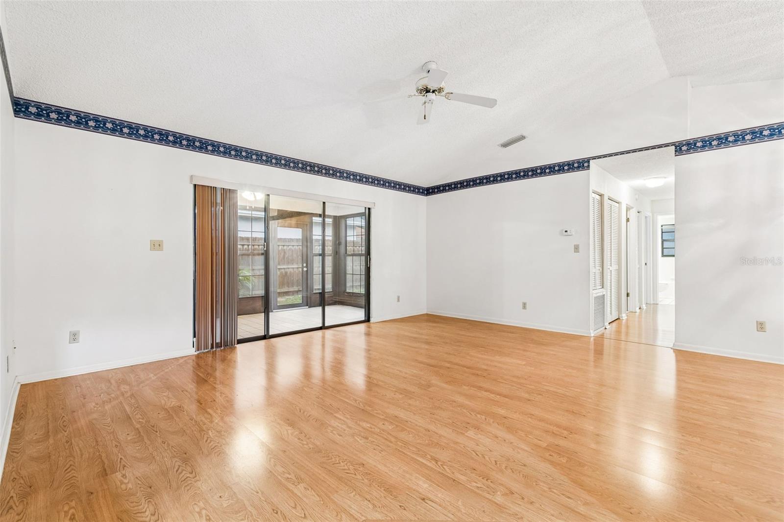 11301 Maybrook Ave Property Photo 3
