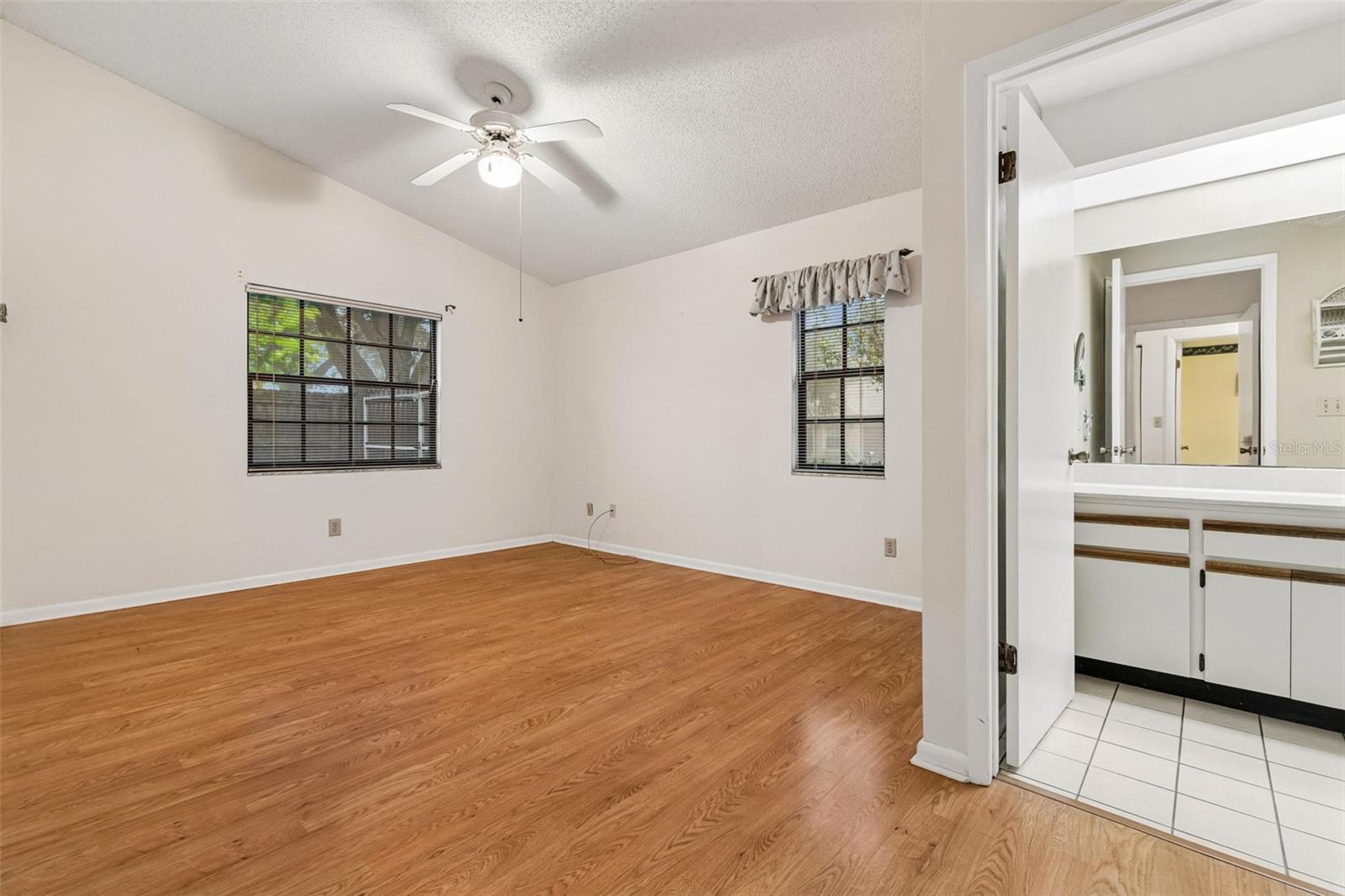 11301 Maybrook Ave Property Photo 16