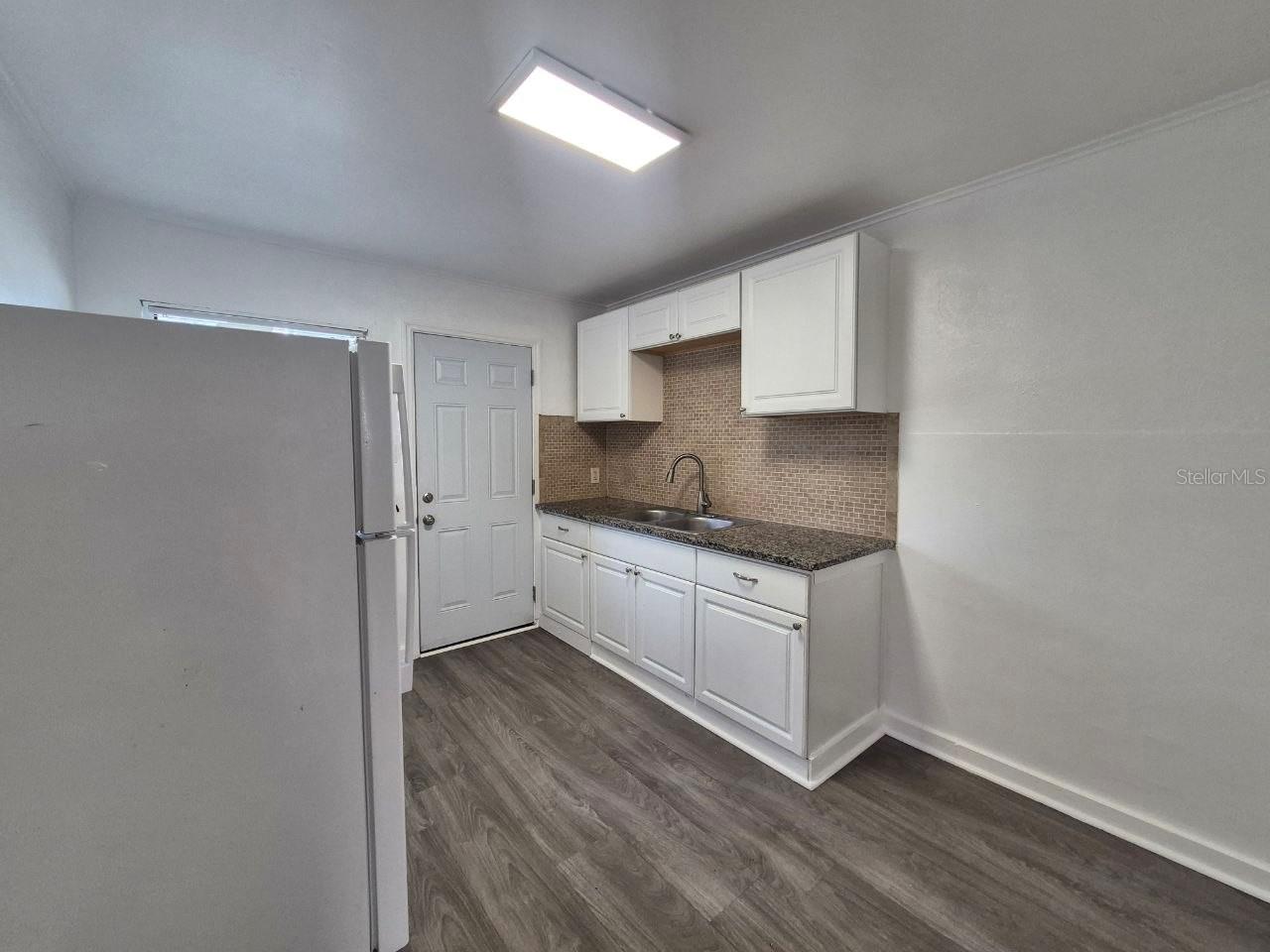 1726 W Chestnut St #a Property Photo 8