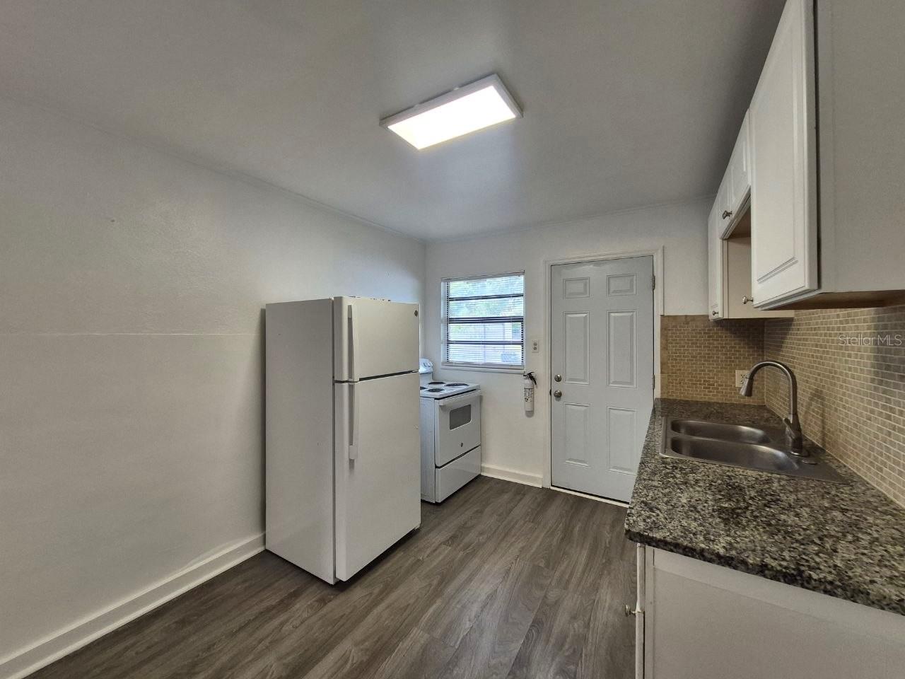 1726 W Chestnut St #a Property Photo 9