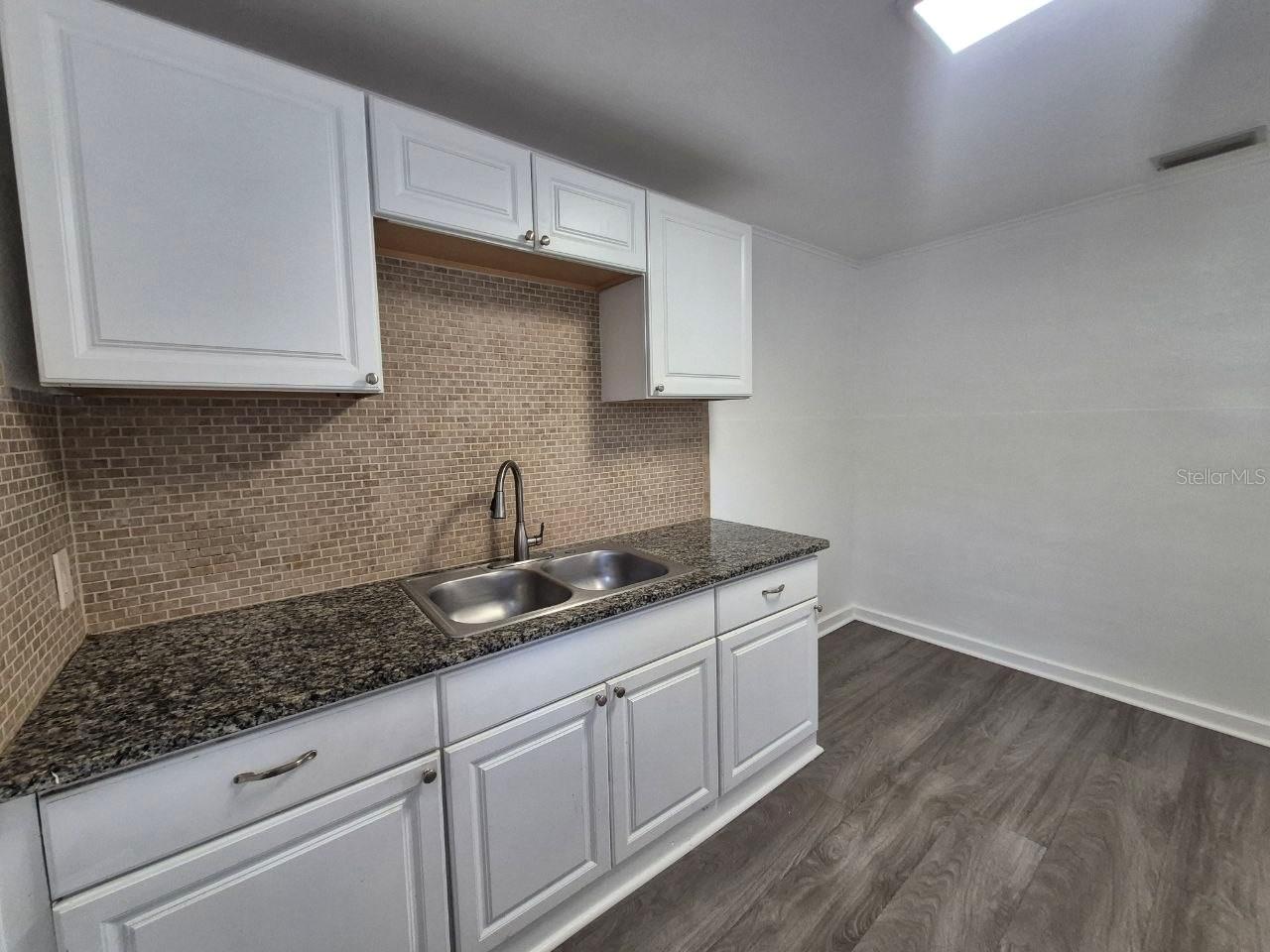 1726 W Chestnut St #a Property Photo 11