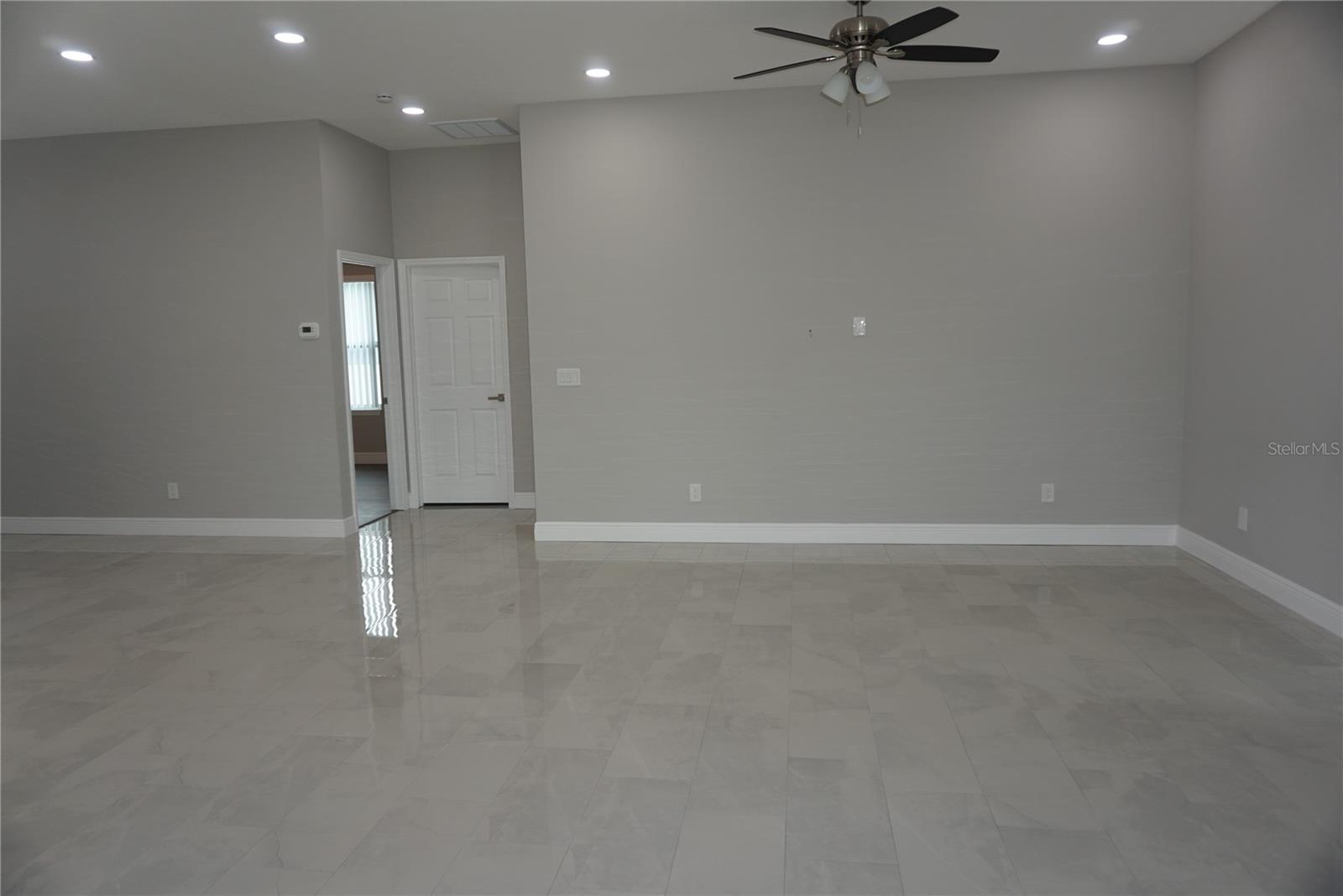 12572 Tree St Property Photo 2