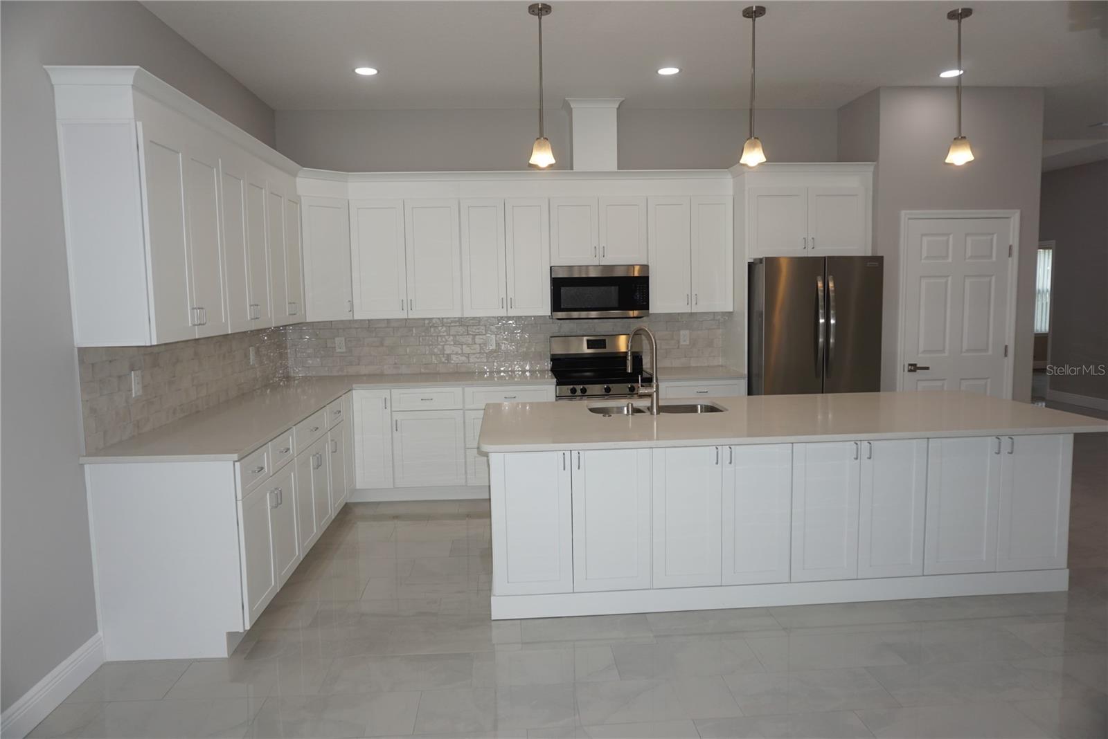 12572 Tree St Property Photo 5