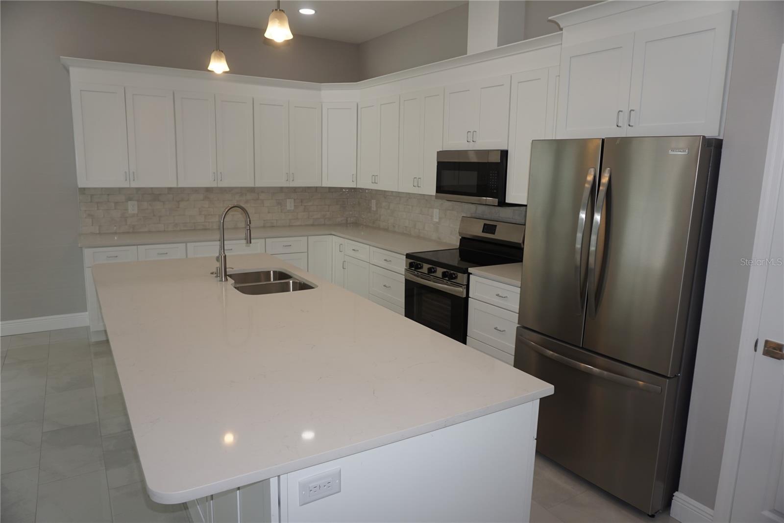 12572 Tree St Property Photo 6