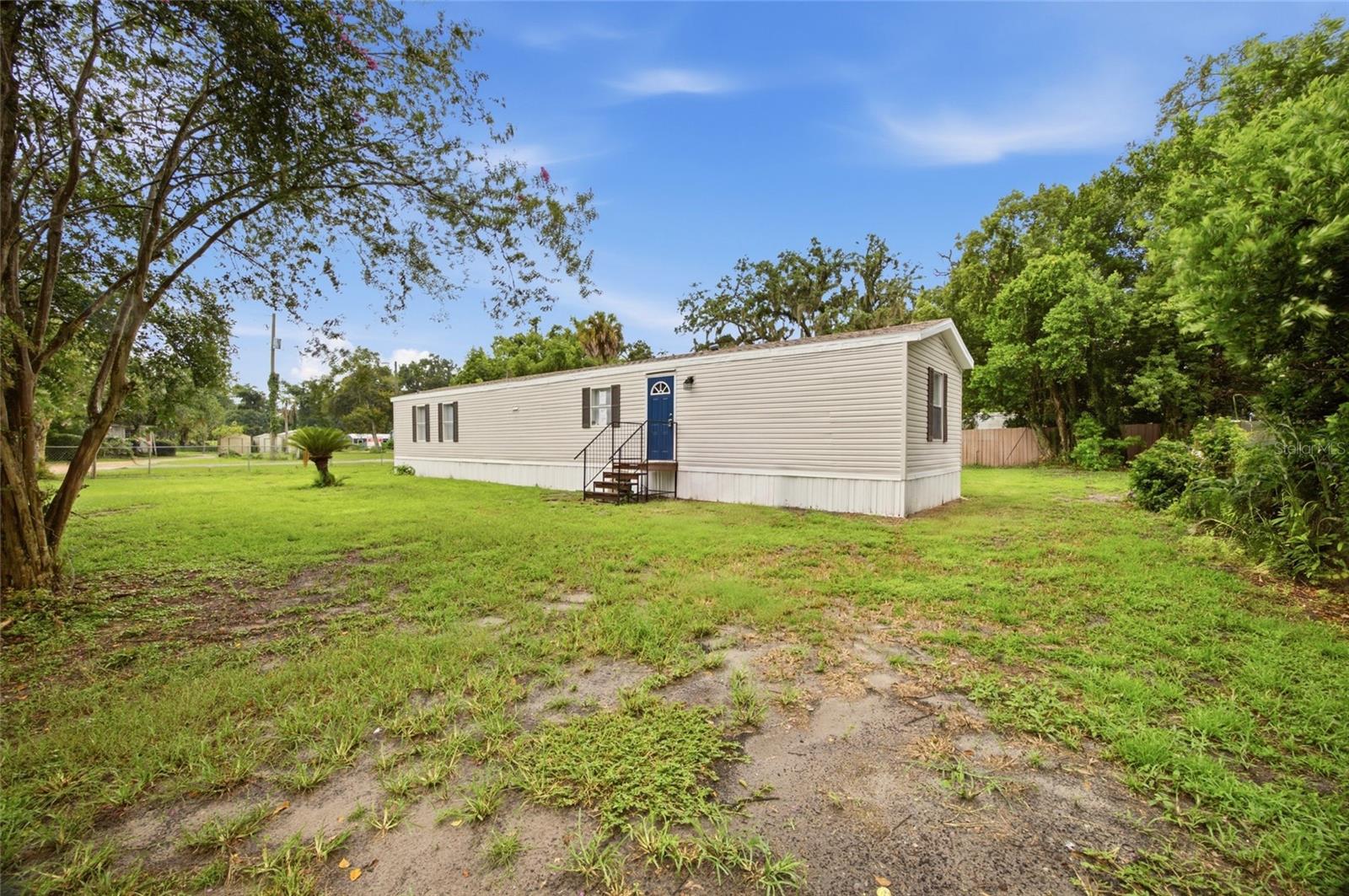 11602 LEWIS AVE Property Photo 1