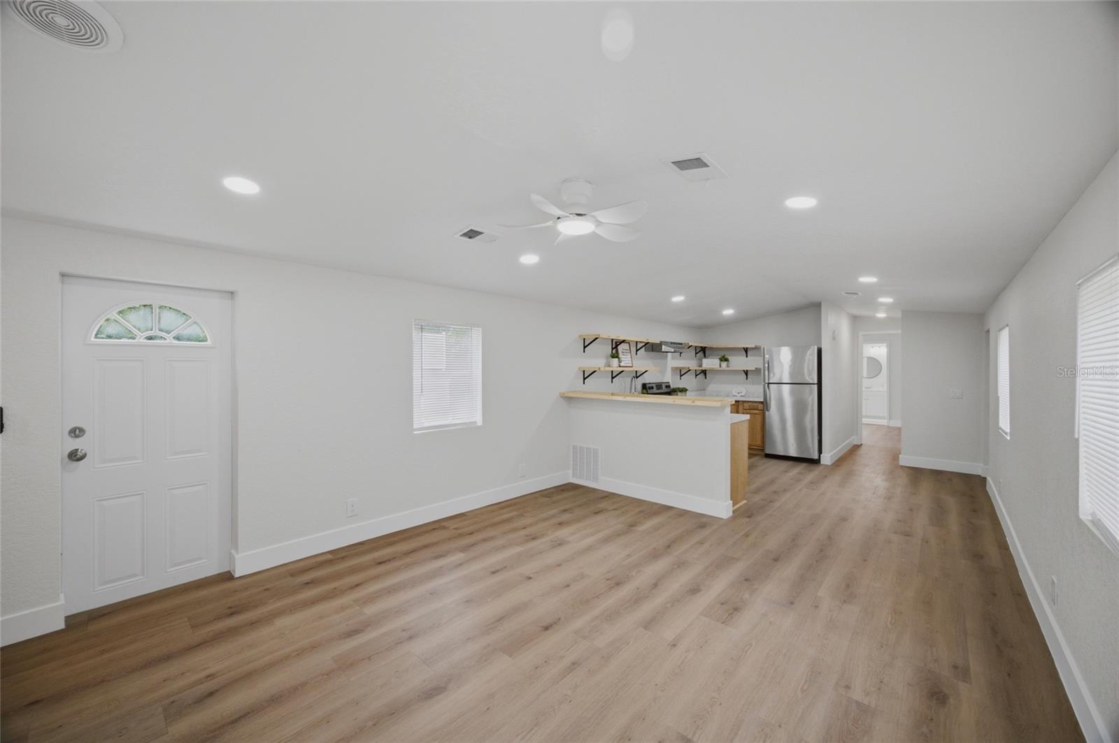 11602 Lewis Ave Property Photo 2