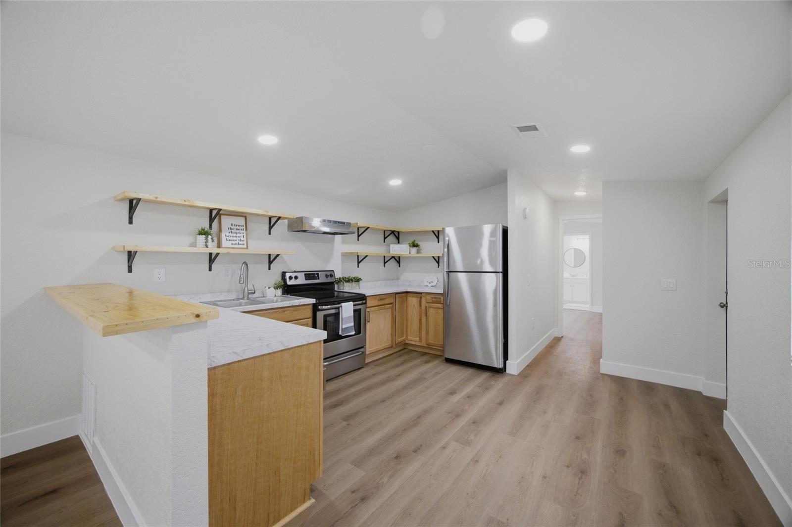 11602 Lewis Ave Property Photo 3