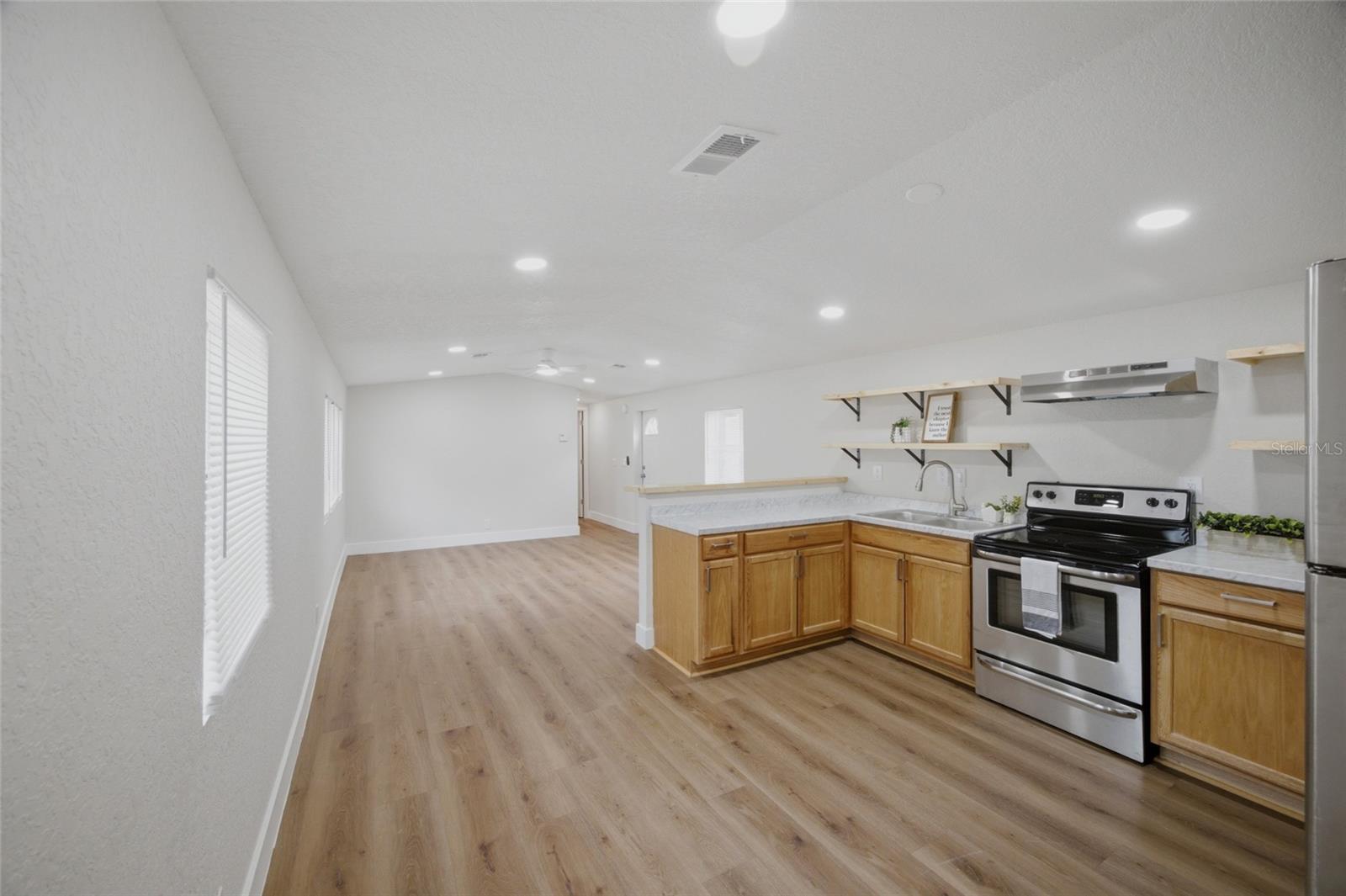 11602 Lewis Ave Property Photo 5