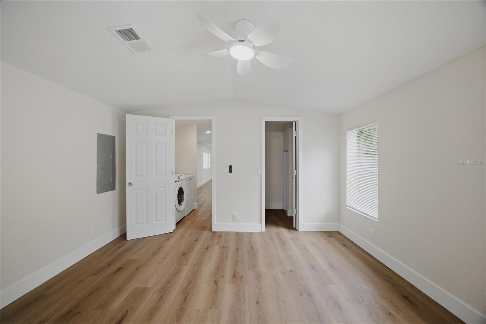 11602 Lewis Ave Property Photo 9