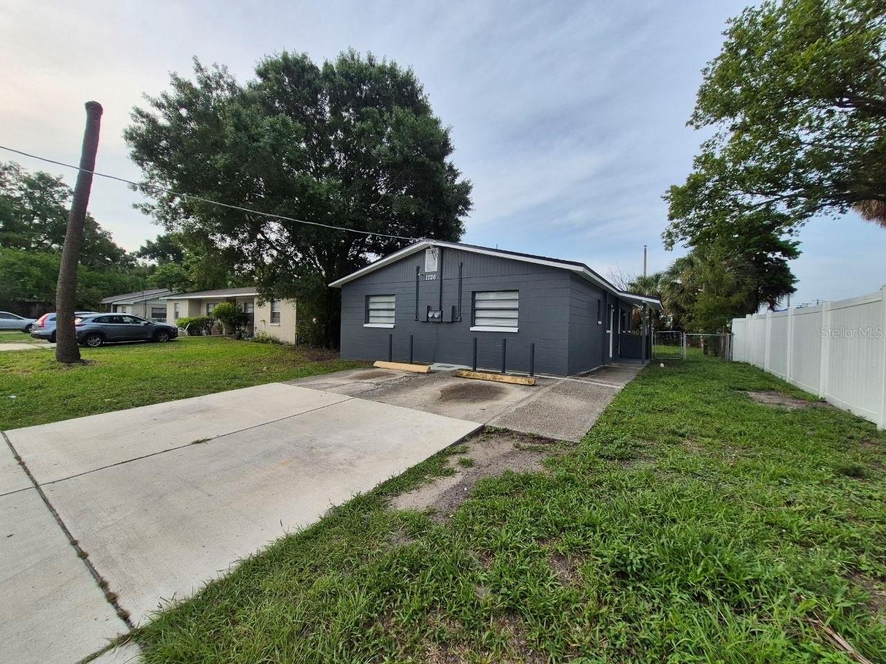 1726 W Chestnut St #b Property Photo 2