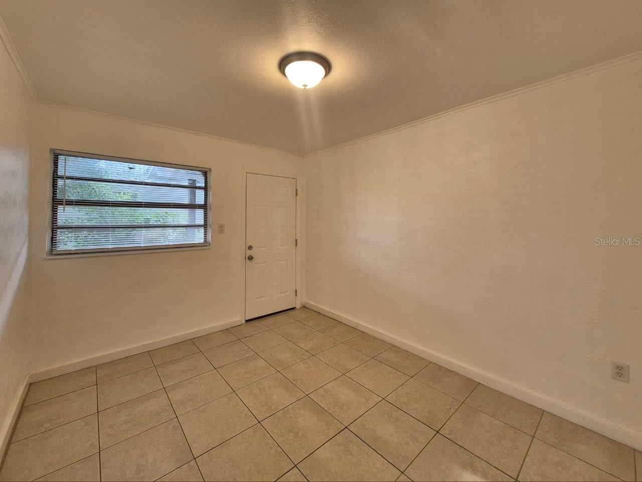 1726 W Chestnut St #b Property Photo 3