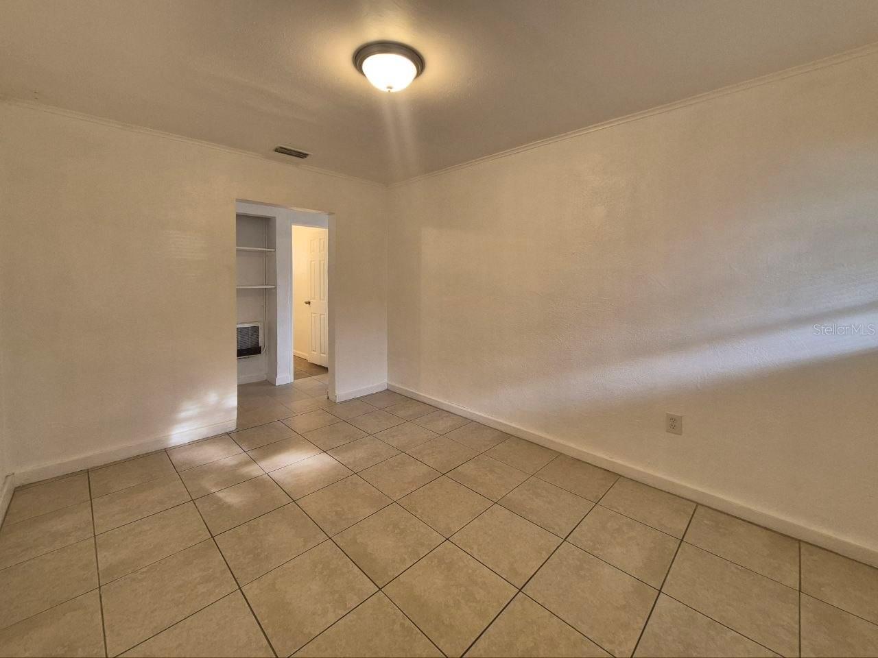 1726 W Chestnut St #b Property Photo 5