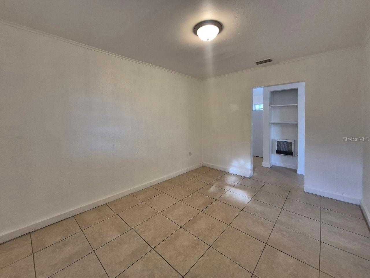 1726 W Chestnut St #b Property Photo 6