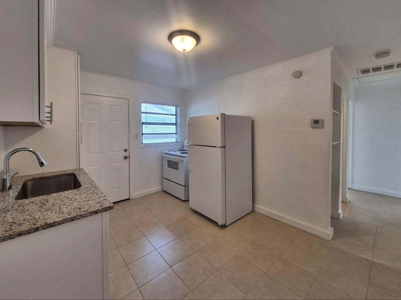 1726 W Chestnut St #b Property Photo 7