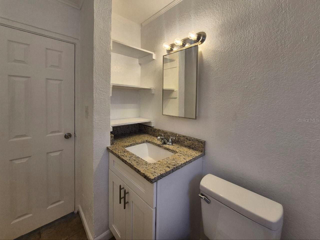 1726 W Chestnut St #b Property Photo 16