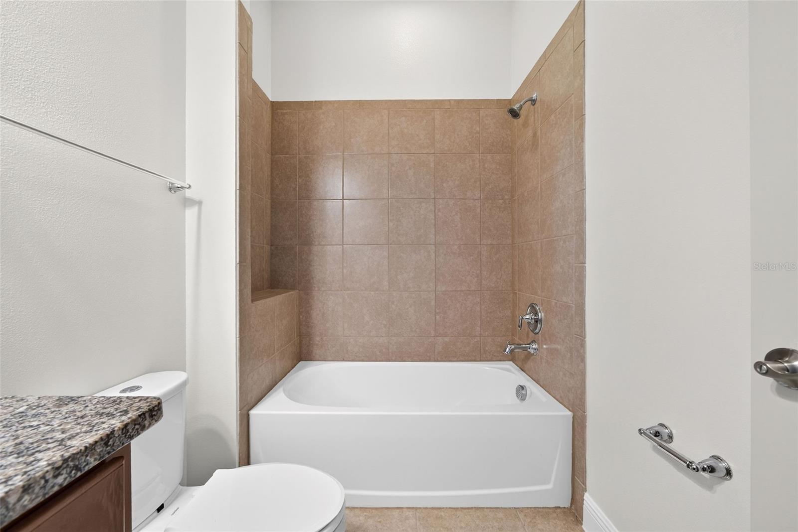 2286 Datura Loop Property Photo 13