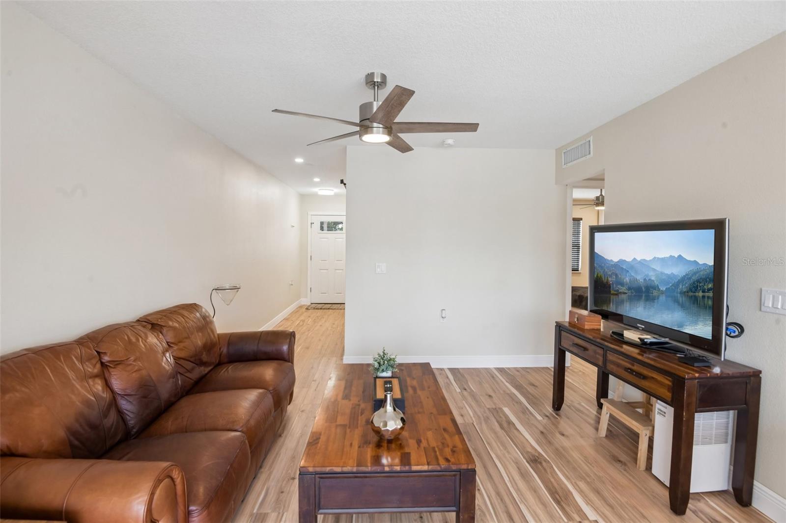 609 Westwinds Dr #4 Property Photo 3