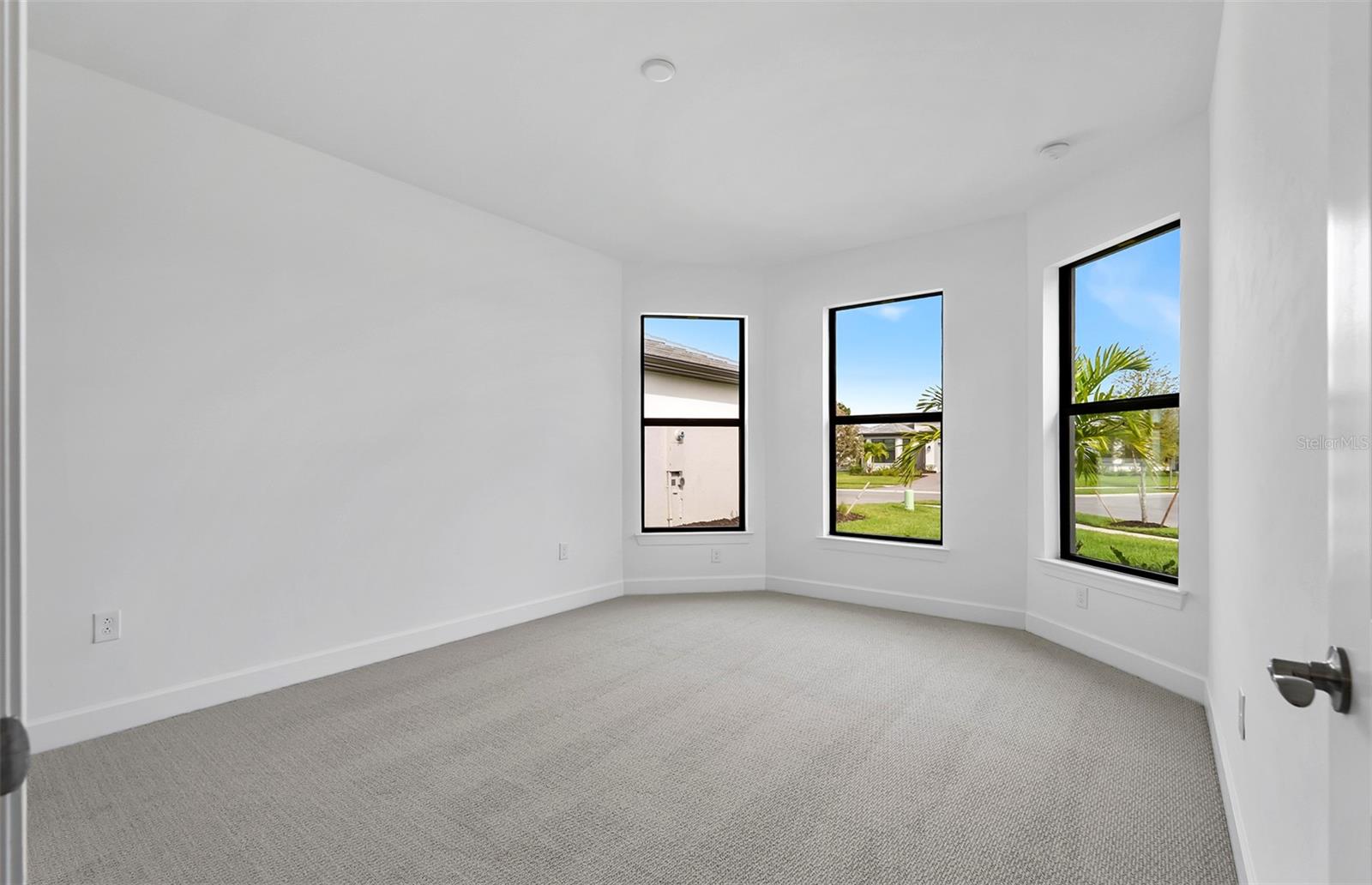 1565 Ridgemore St Property Photo 13