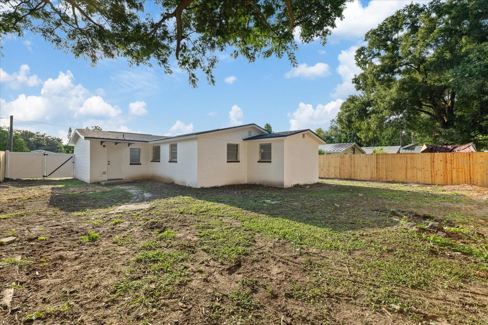 8711 N River Forest Cir Property Photo 6