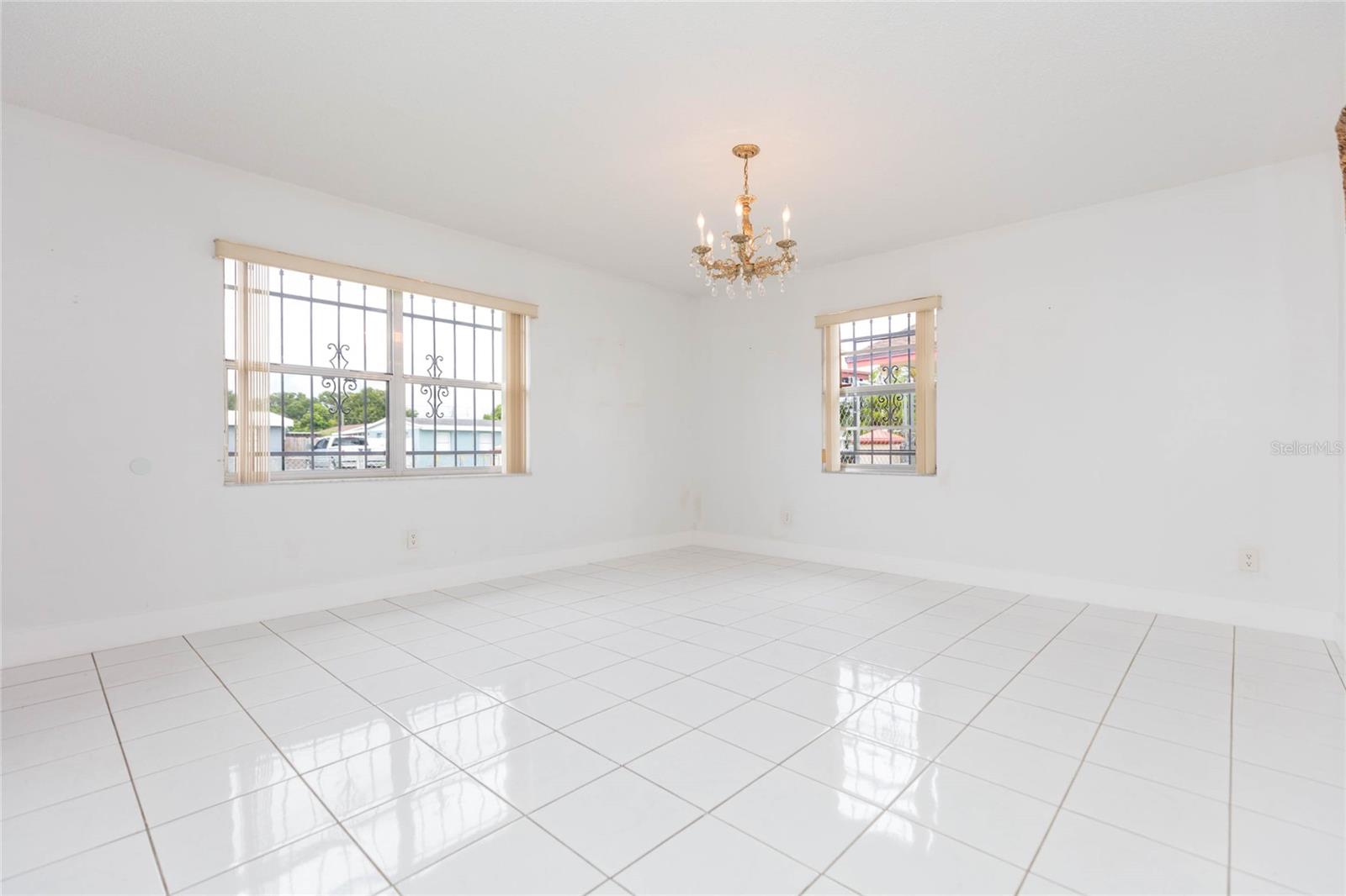 6611 N Clark Ave Property Photo 12