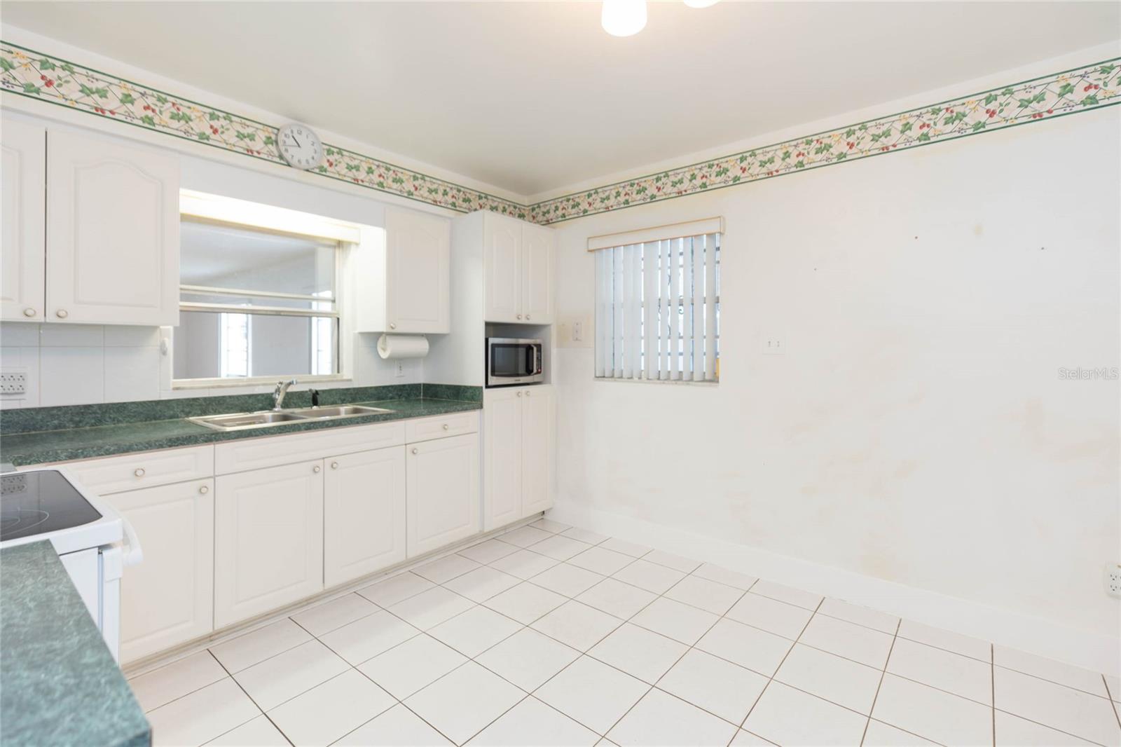 6611 N Clark Ave Property Photo 14