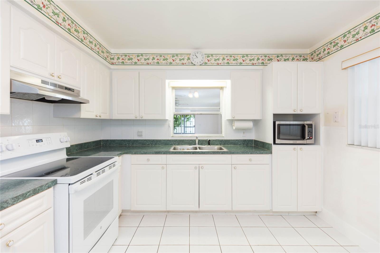 6611 N Clark Ave Property Photo 15