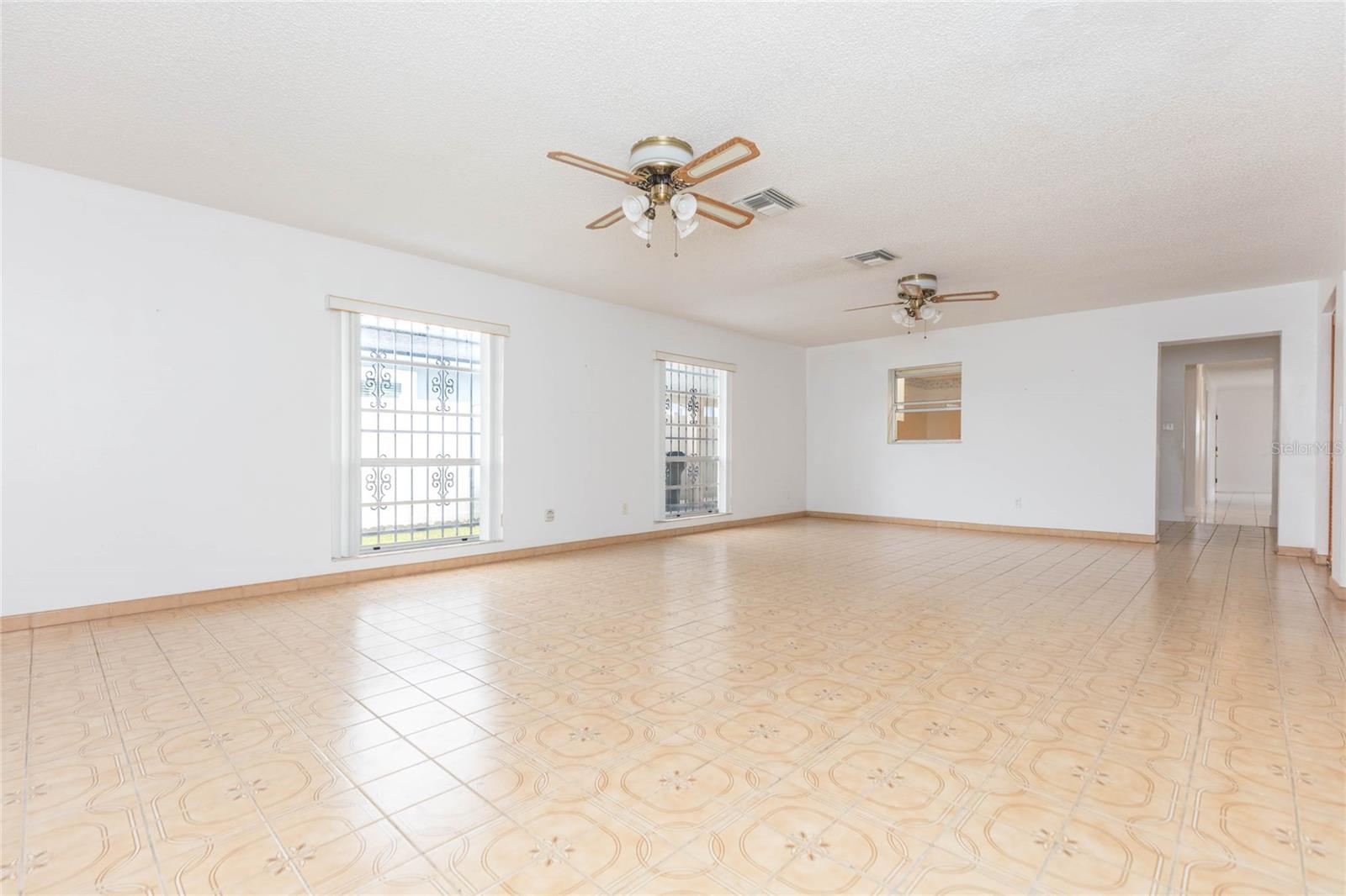 6611 N Clark Ave Property Photo 17