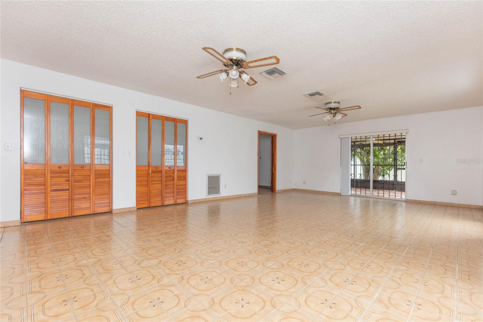 6611 N Clark Ave Property Photo 18