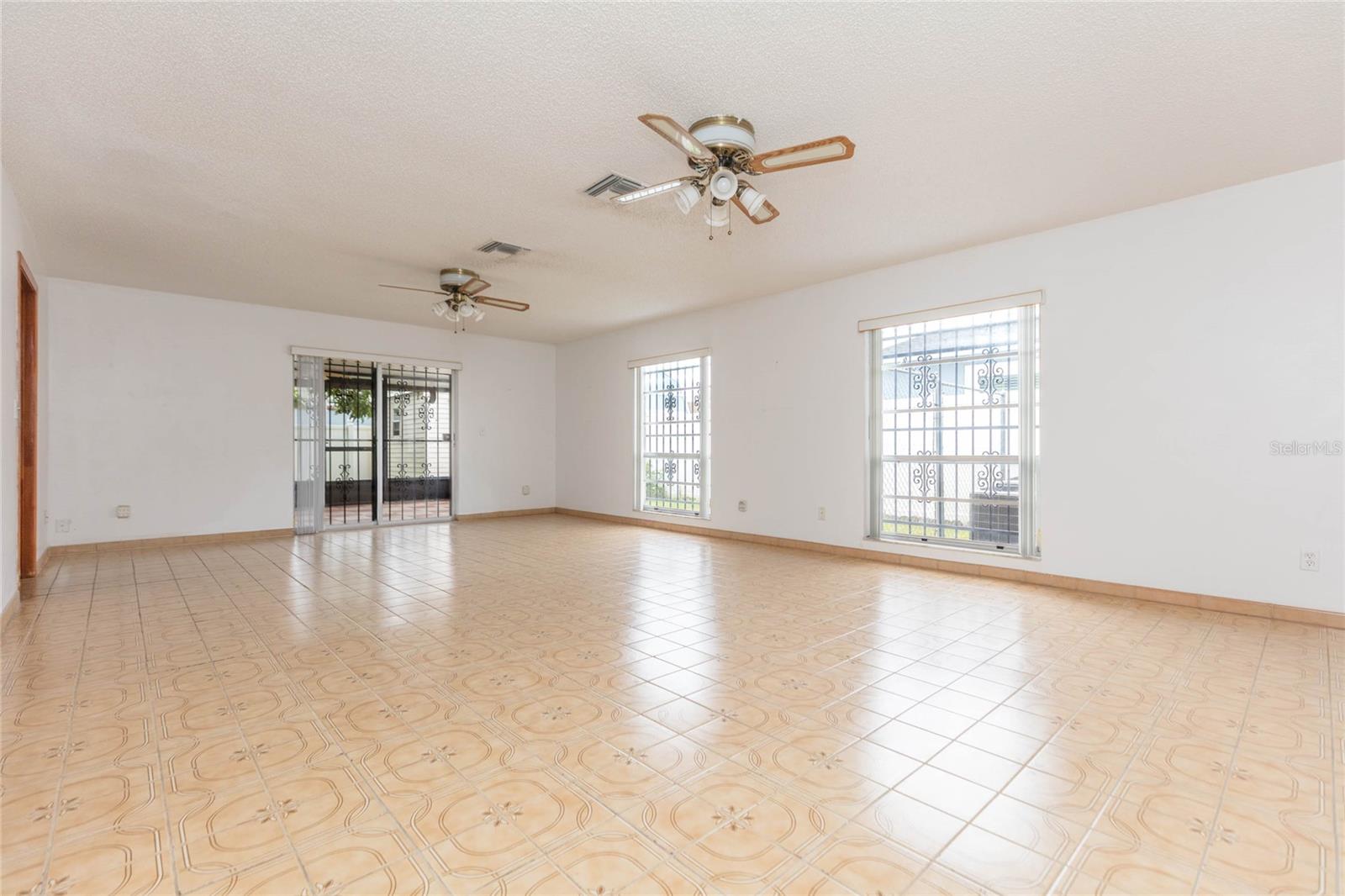 6611 N Clark Ave Property Photo 19