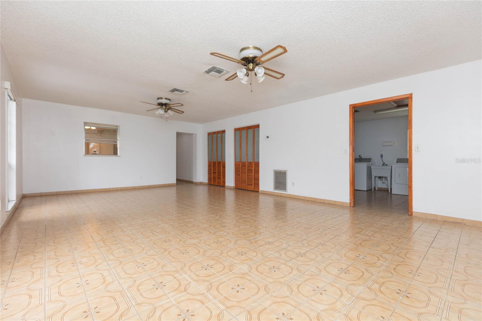 6611 N Clark Ave Property Photo 20