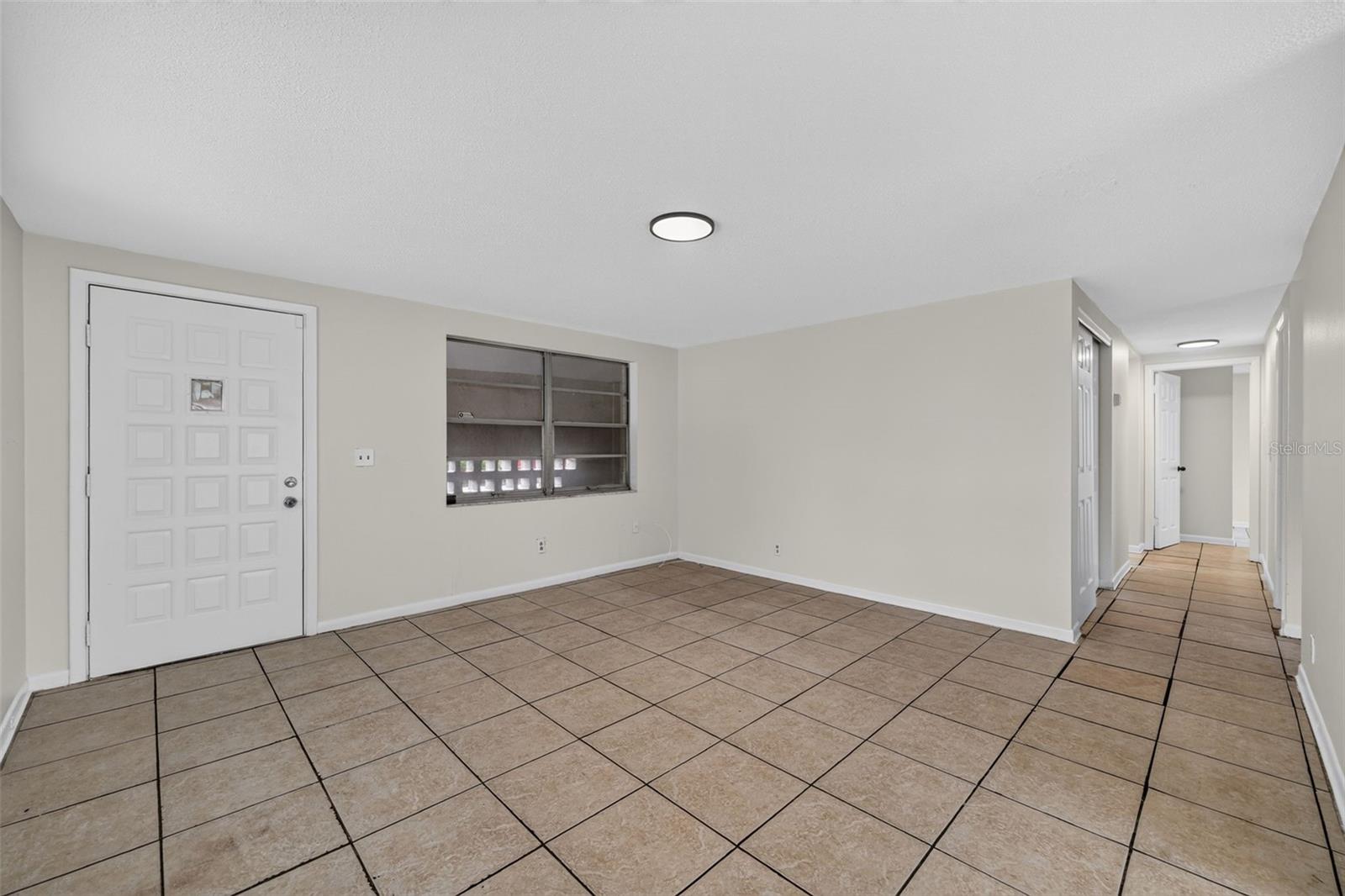 3311 E Chelsea St Property Photo 8