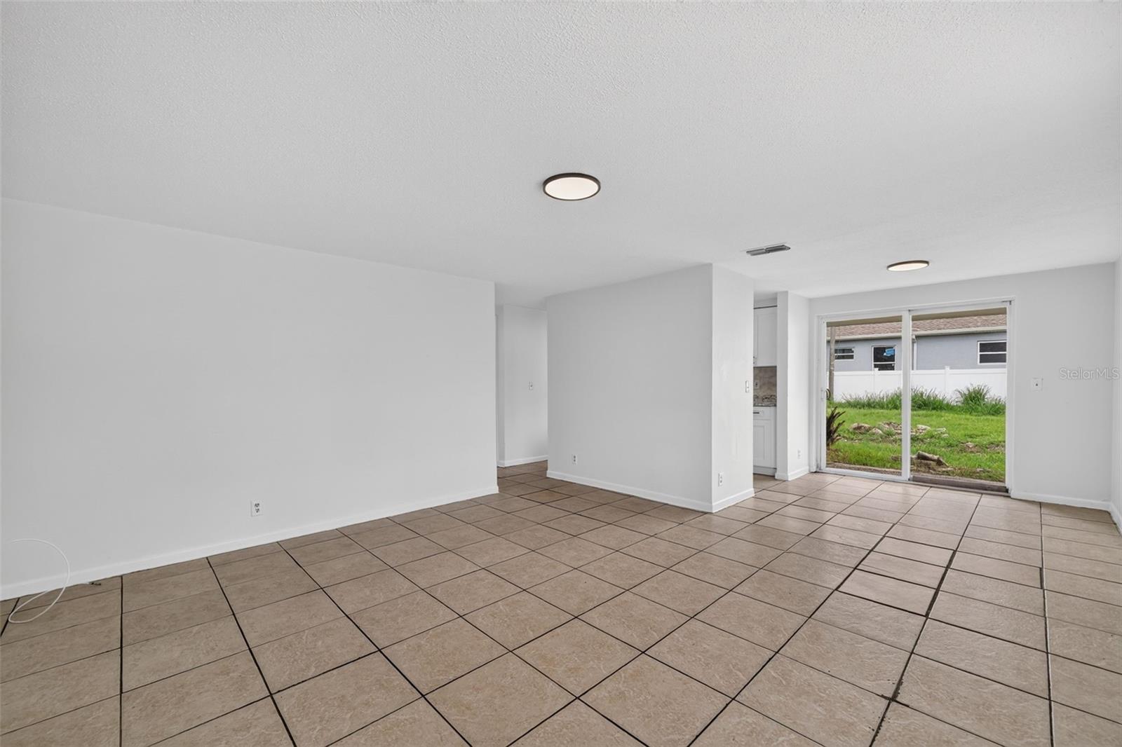 3311 E Chelsea St Property Photo 11
