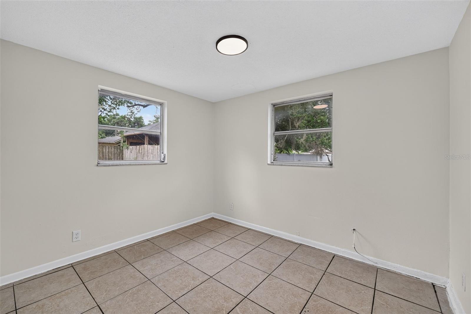 3311 E Chelsea St Property Photo 15