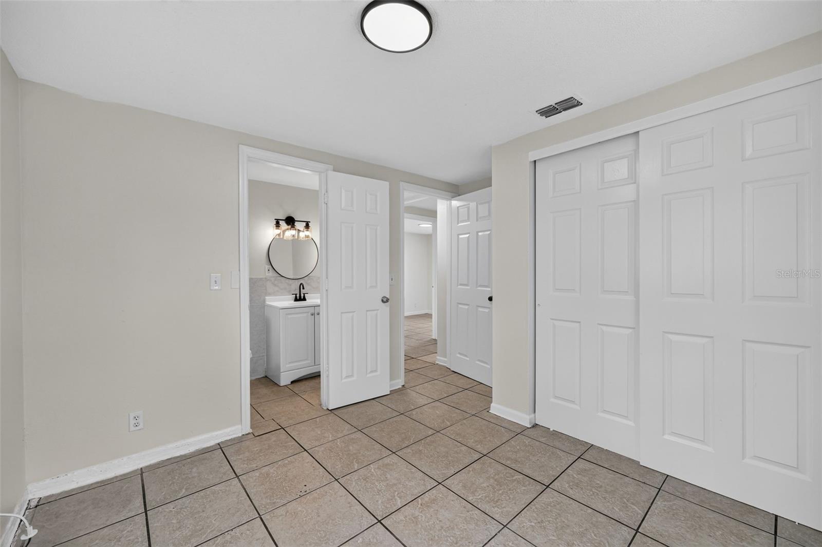 3311 E Chelsea St Property Photo 16
