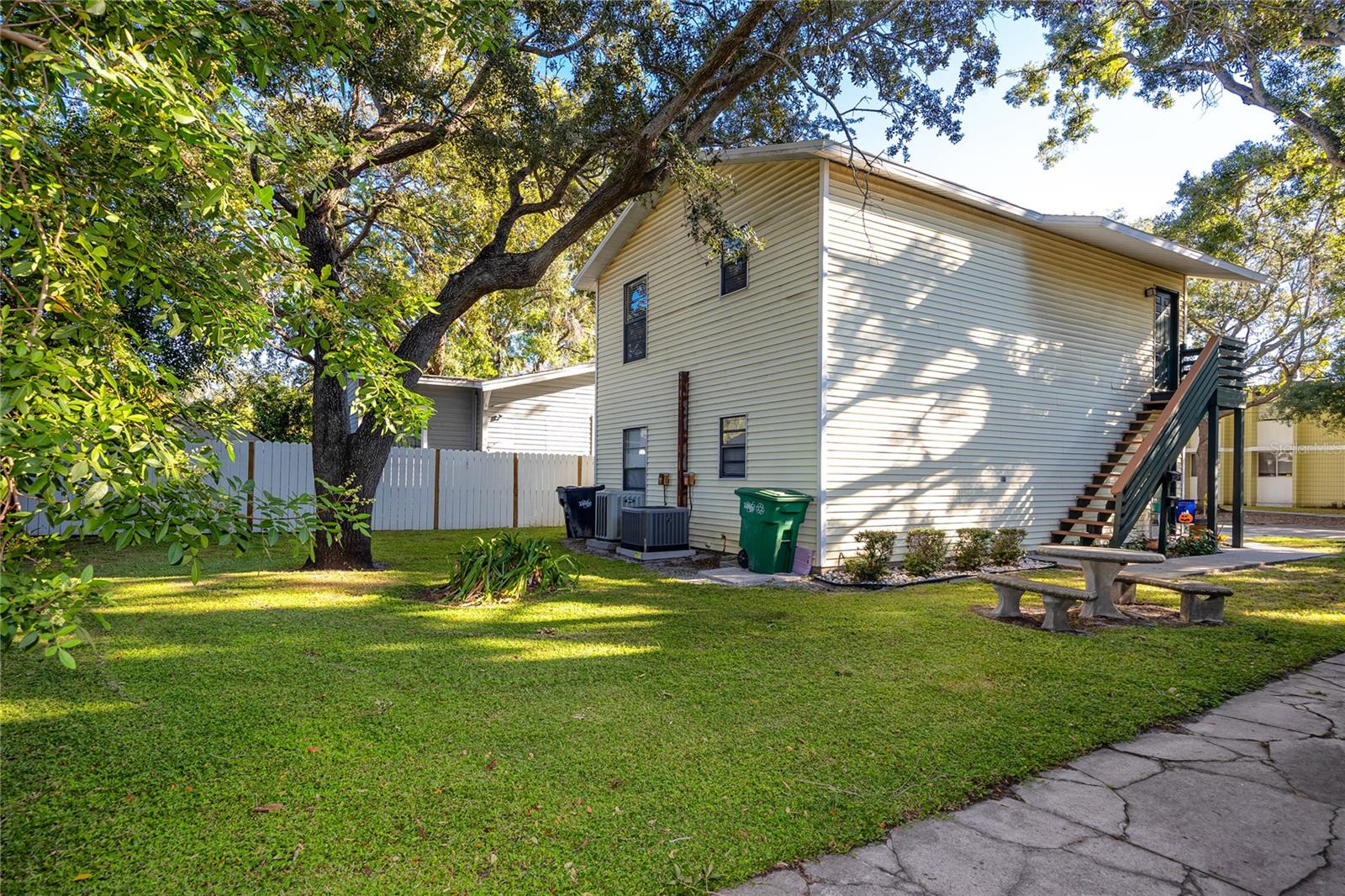 1303 S Moody Ave Property Photo 3