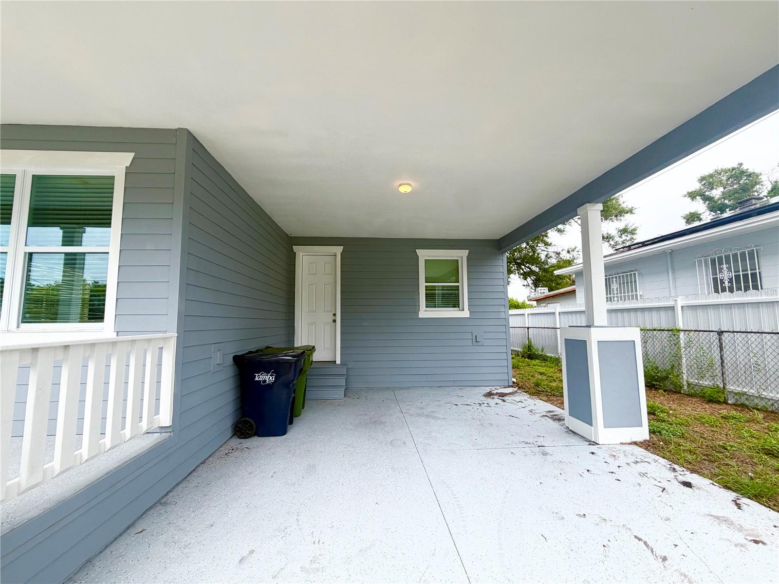 2125 W Saint Joseph St Property Photo 2