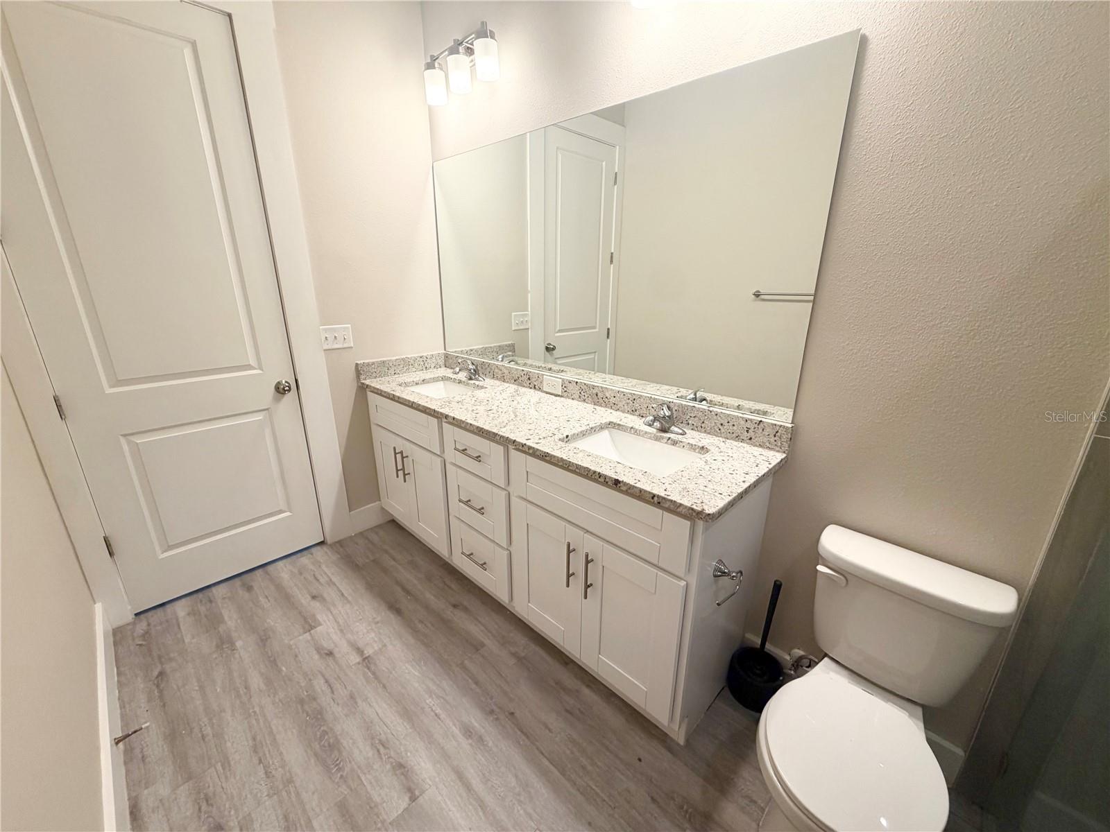 2125 W Saint Joseph St Property Photo 13