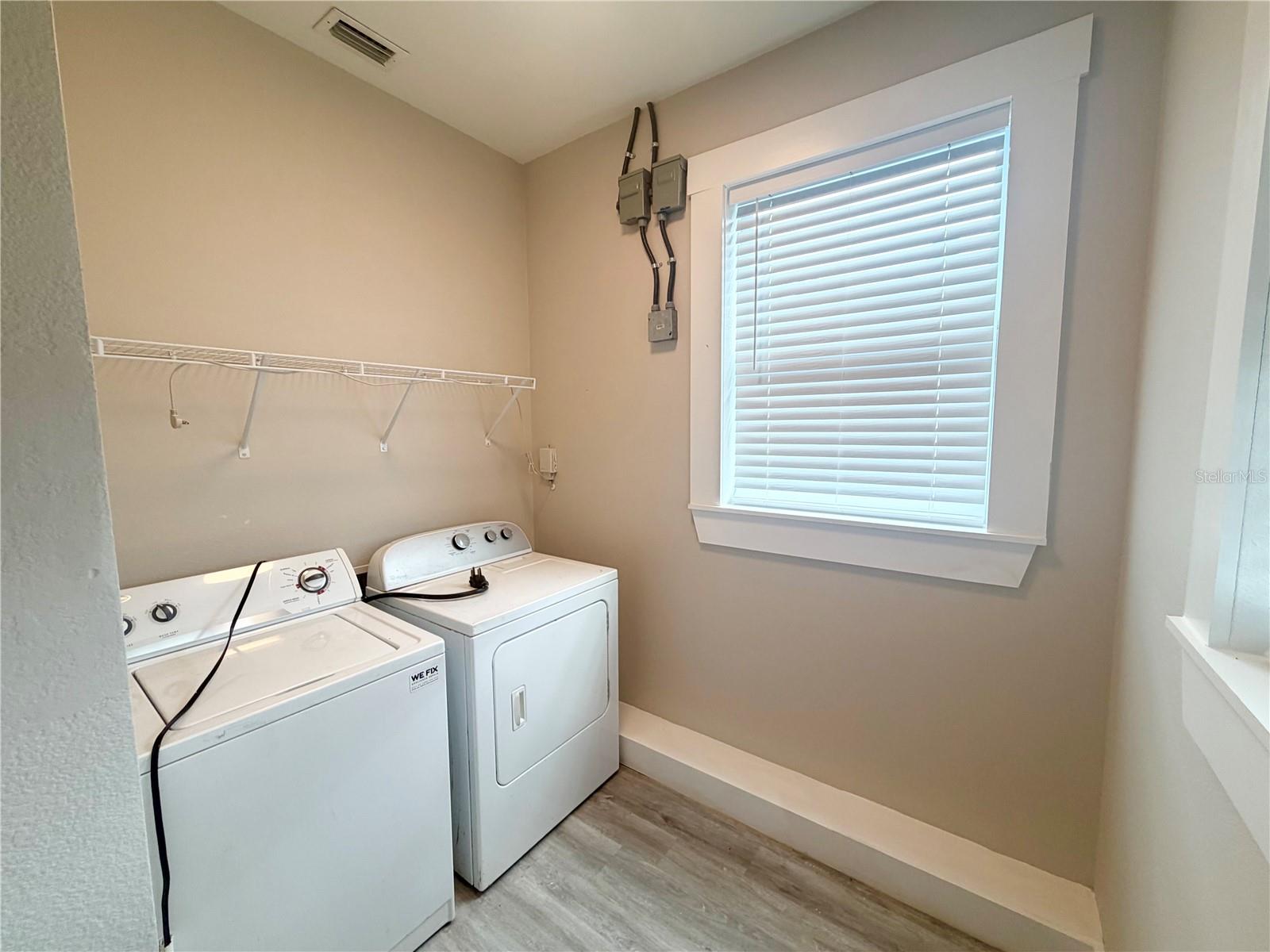 2125 W Saint Joseph St Property Photo 15