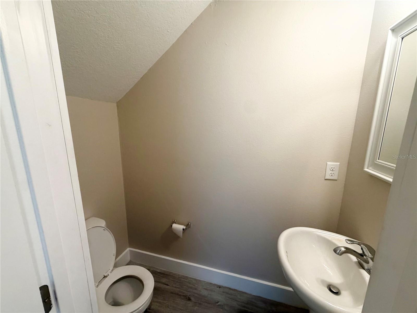 2125 W Saint Joseph St Property Photo 16