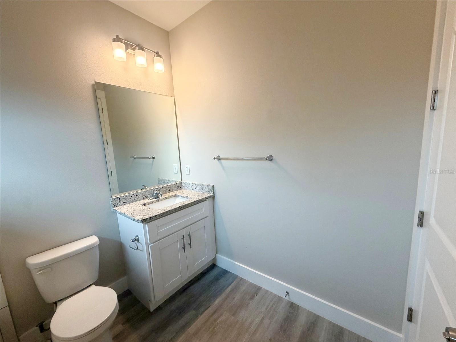 2125 W Saint Joseph St Property Photo 20