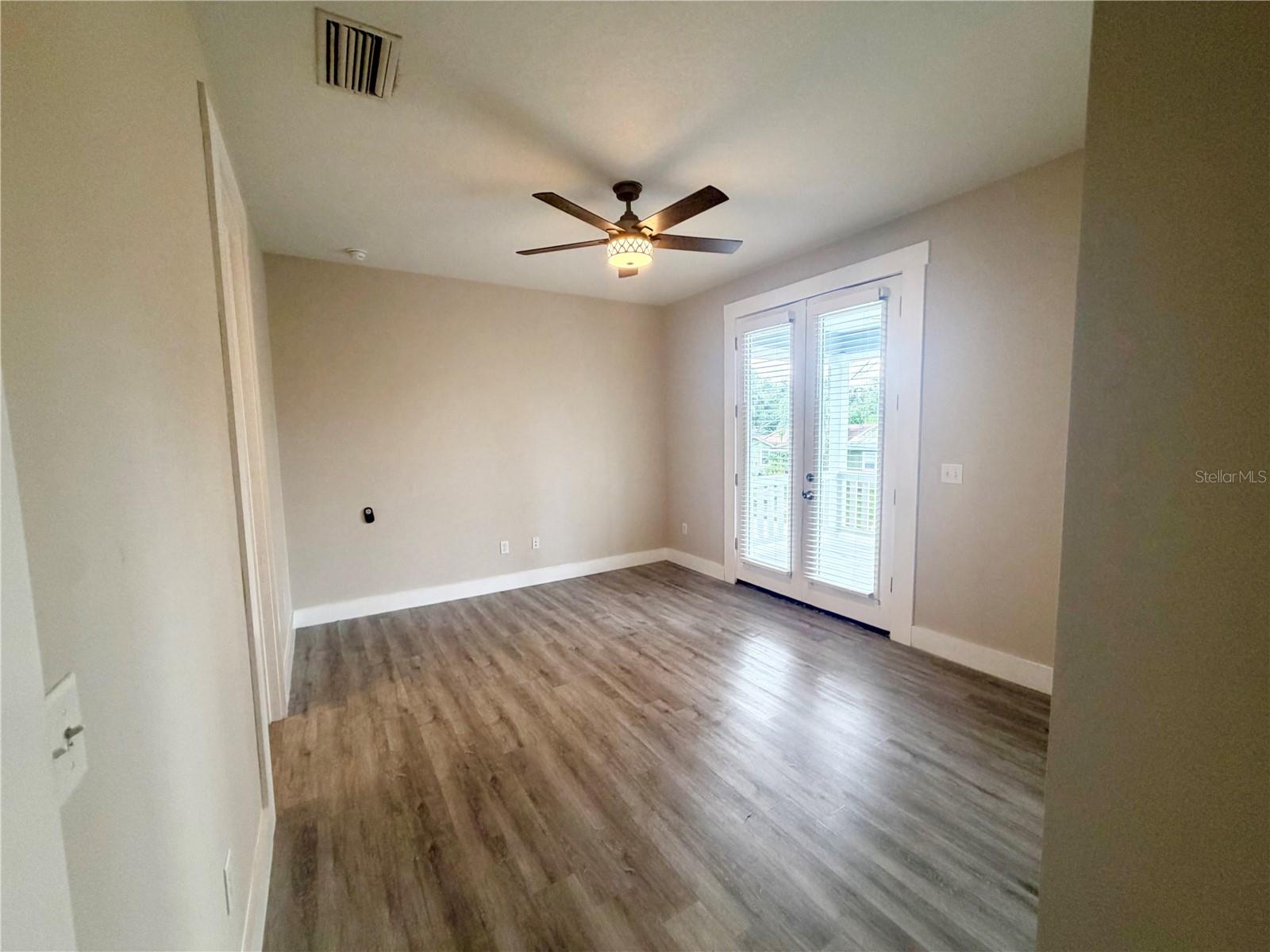 2125 W Saint Joseph St Property Photo 23