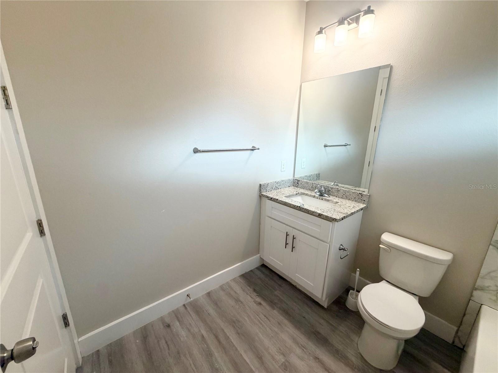 2125 W Saint Joseph St Property Photo 25