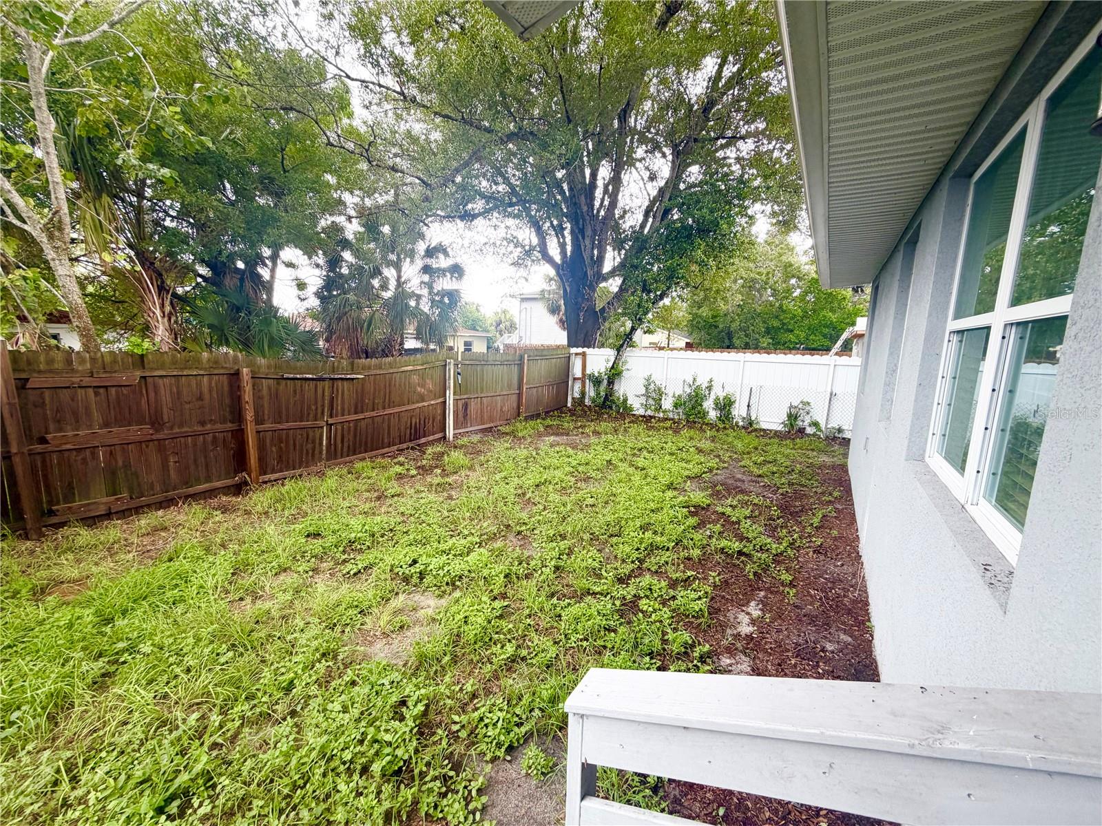 2125 W Saint Joseph St Property Photo 28