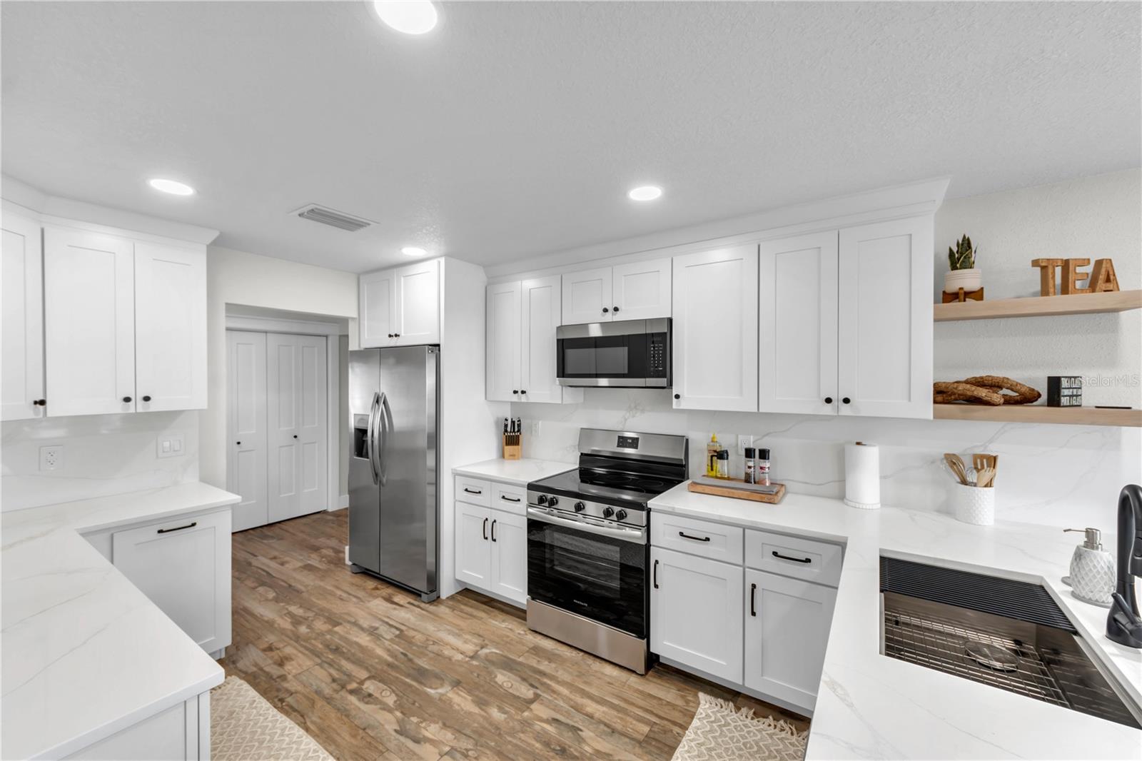 5004 Ensign Loop Property Photo 18