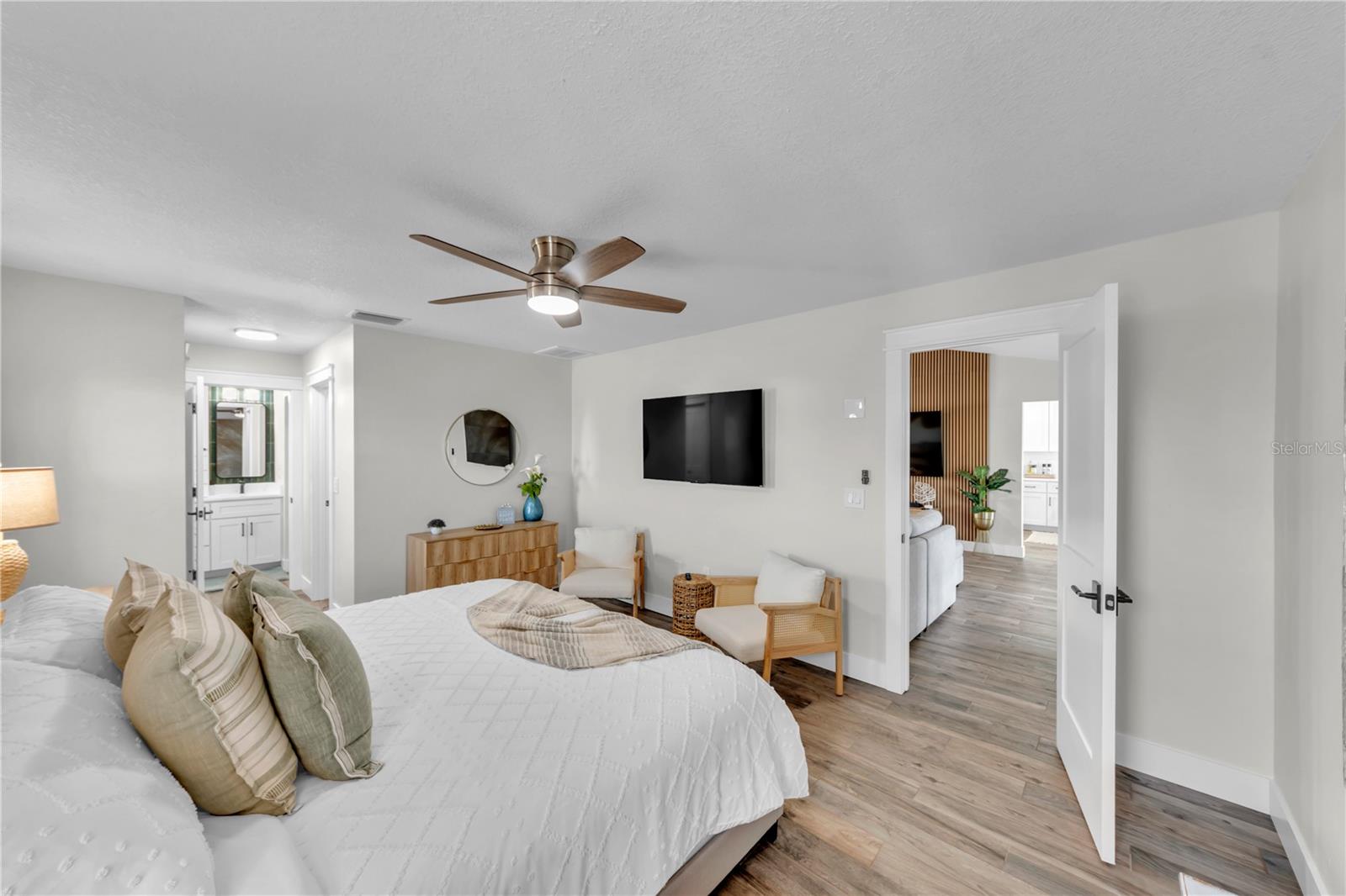 5004 Ensign Loop Property Photo 28