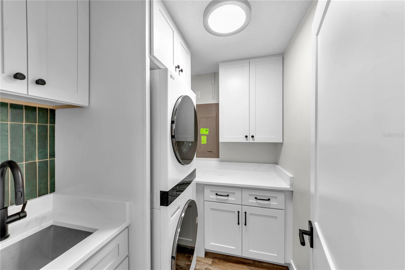 5004 Ensign Loop Property Photo 36