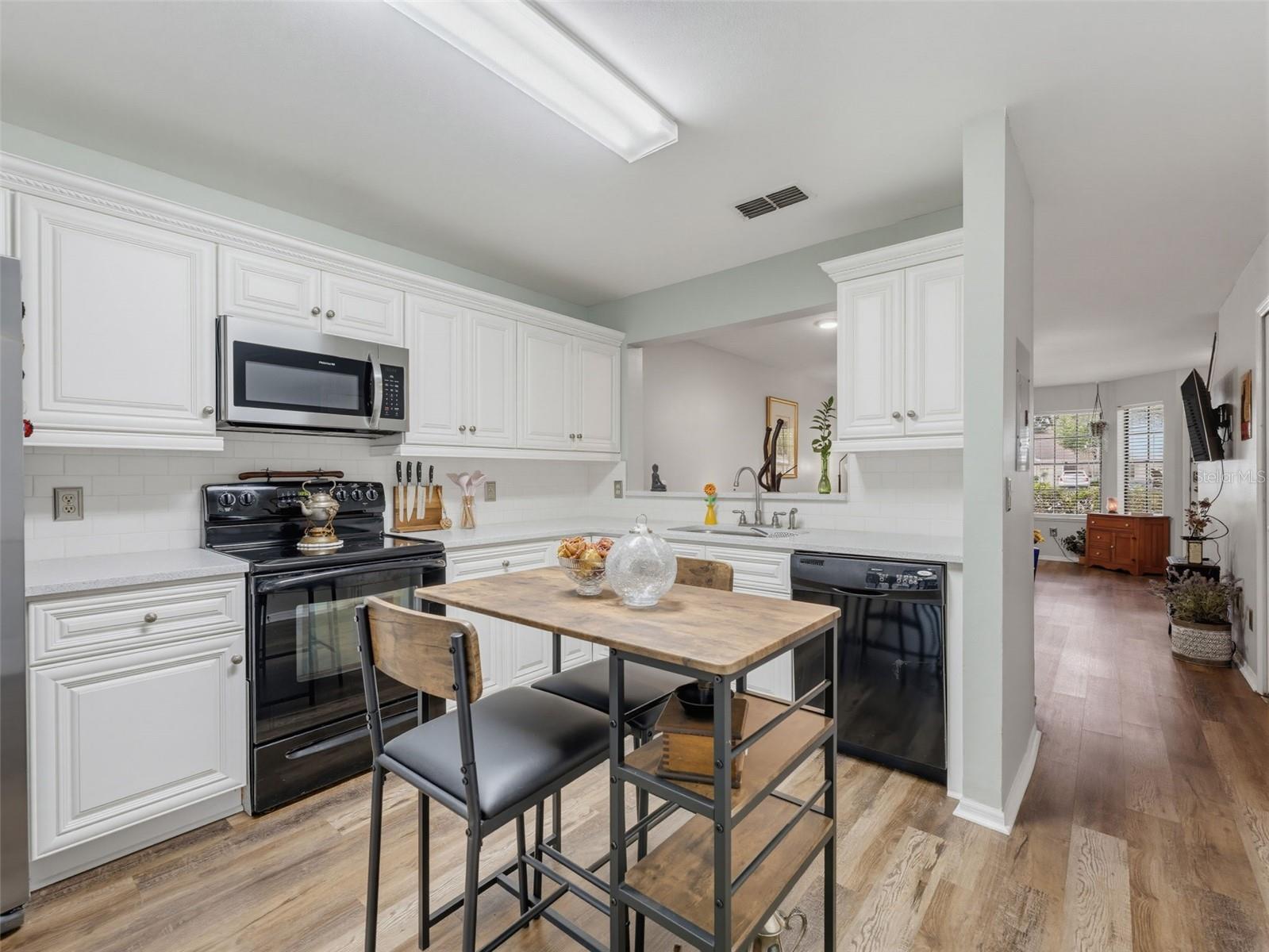 5100 Burchette Rd #905 Property Photo 11