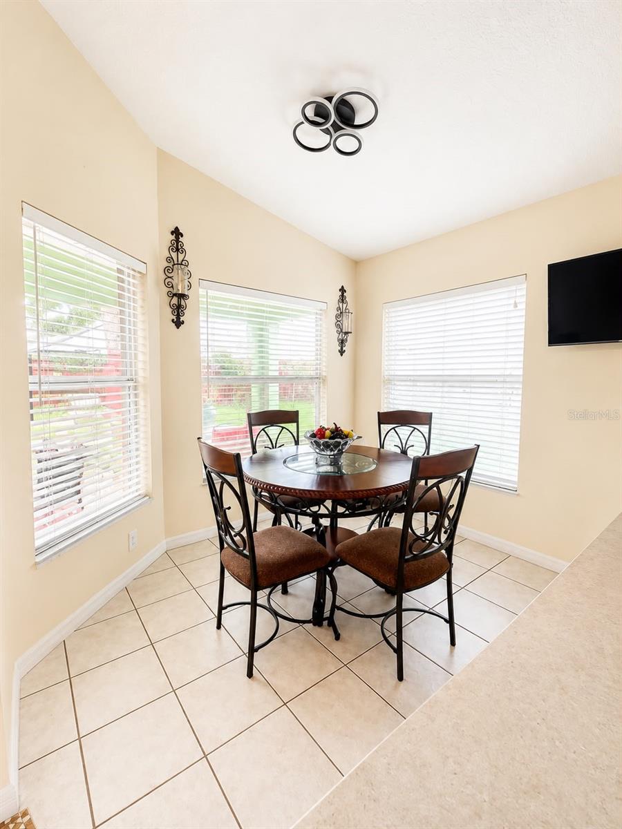 9708 White Barn Way Property Photo 8