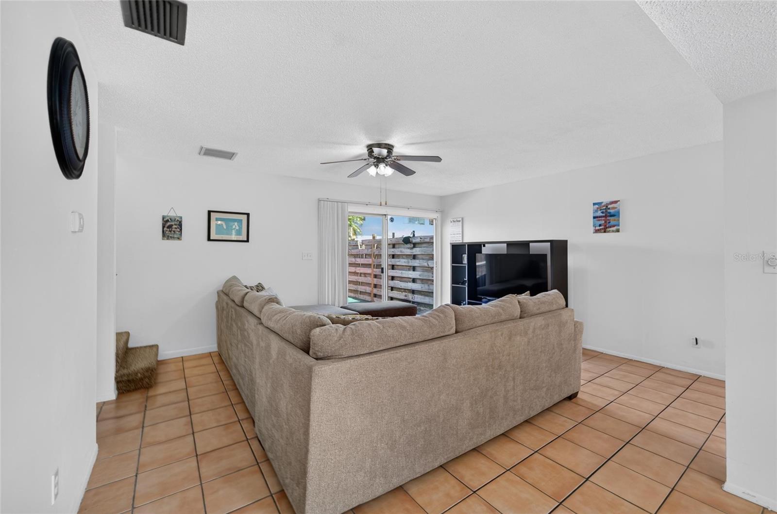 1131 Longfellow Rd Property Photo 7